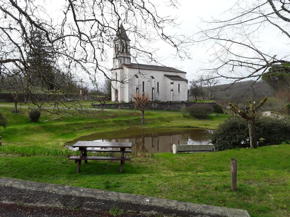 Les Charmes Du Lac Esclauzels Exterior foto