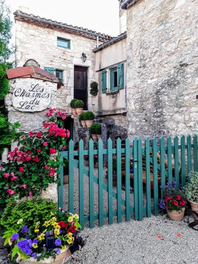 Les Charmes Du Lac Esclauzels Exterior foto